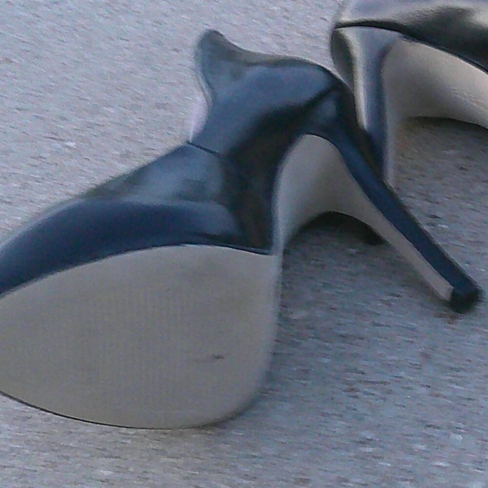Women's BCBG Generation Black Pumps Heels Size 5 - Picture 8 of 10